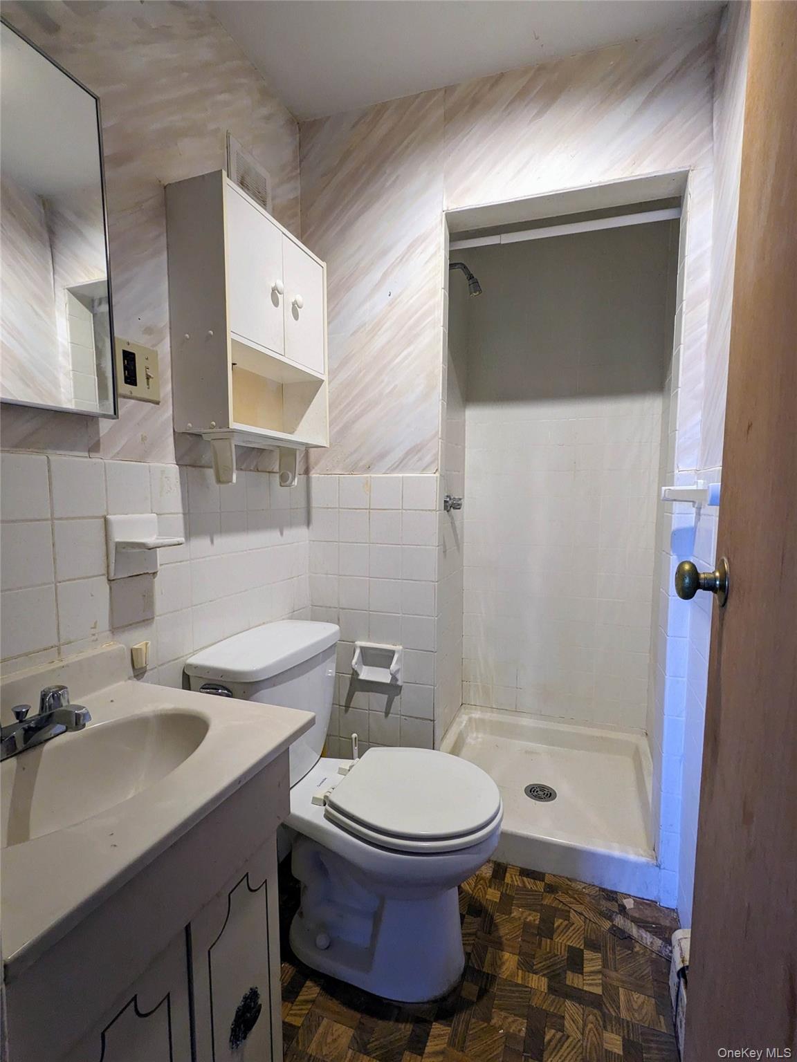 33 E Tusten Place – For Sale photo 28