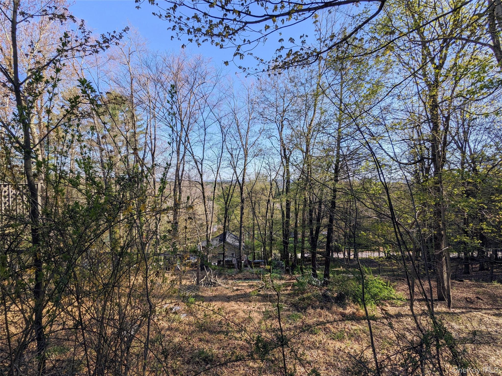 33 E Tusten Place – For Sale photo 2