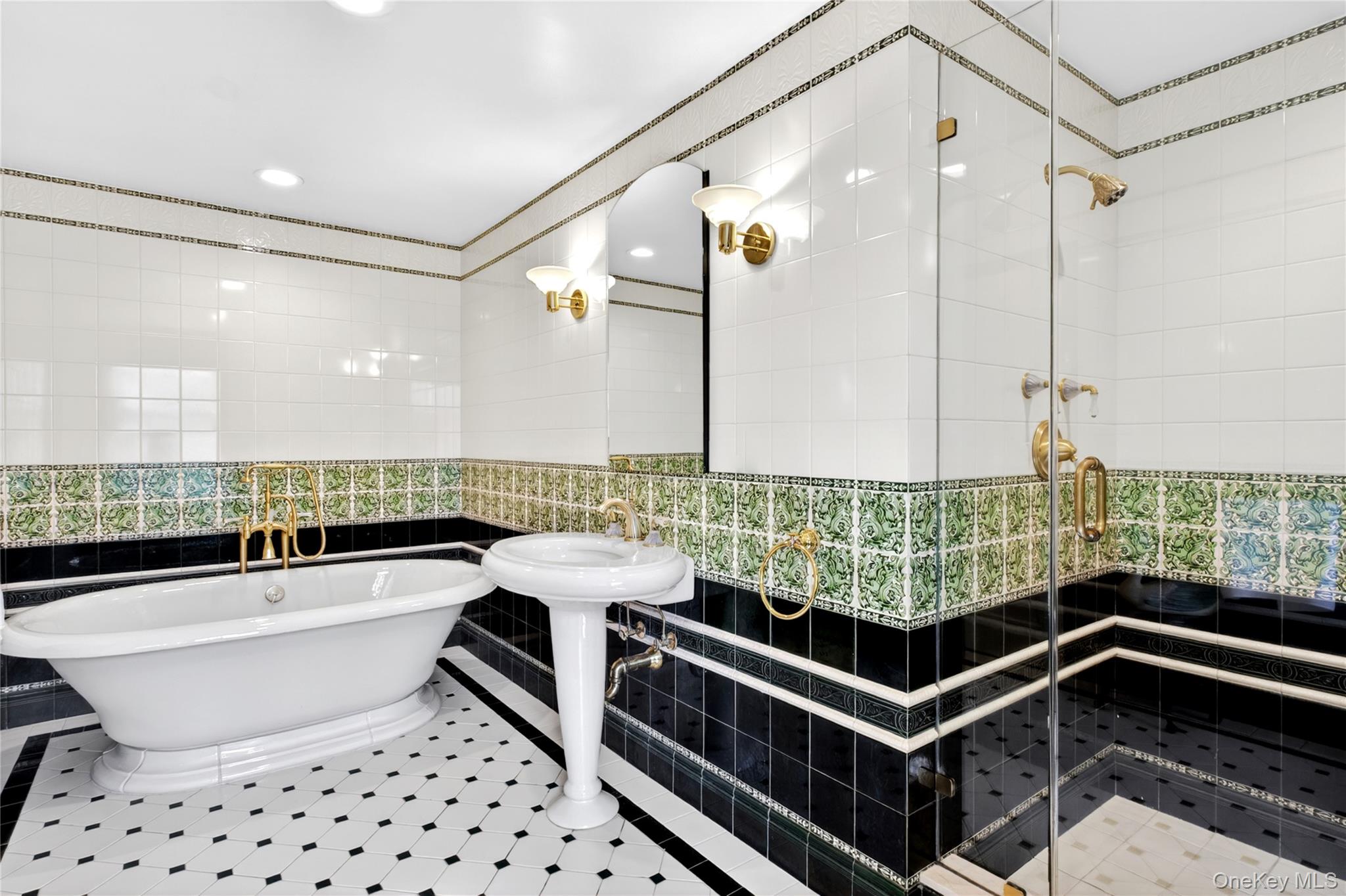 25 West Drive – For Sale photo 27