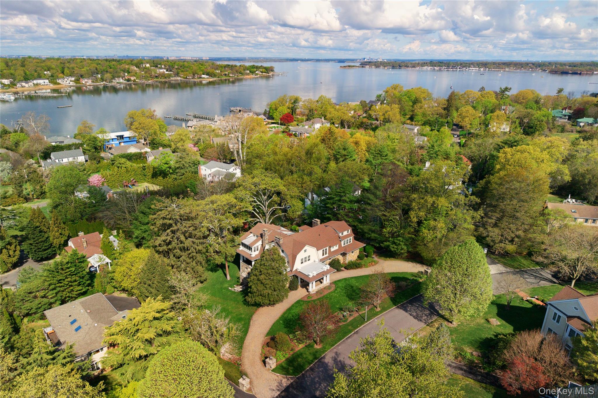 25 West Drive – For Sale photo 6