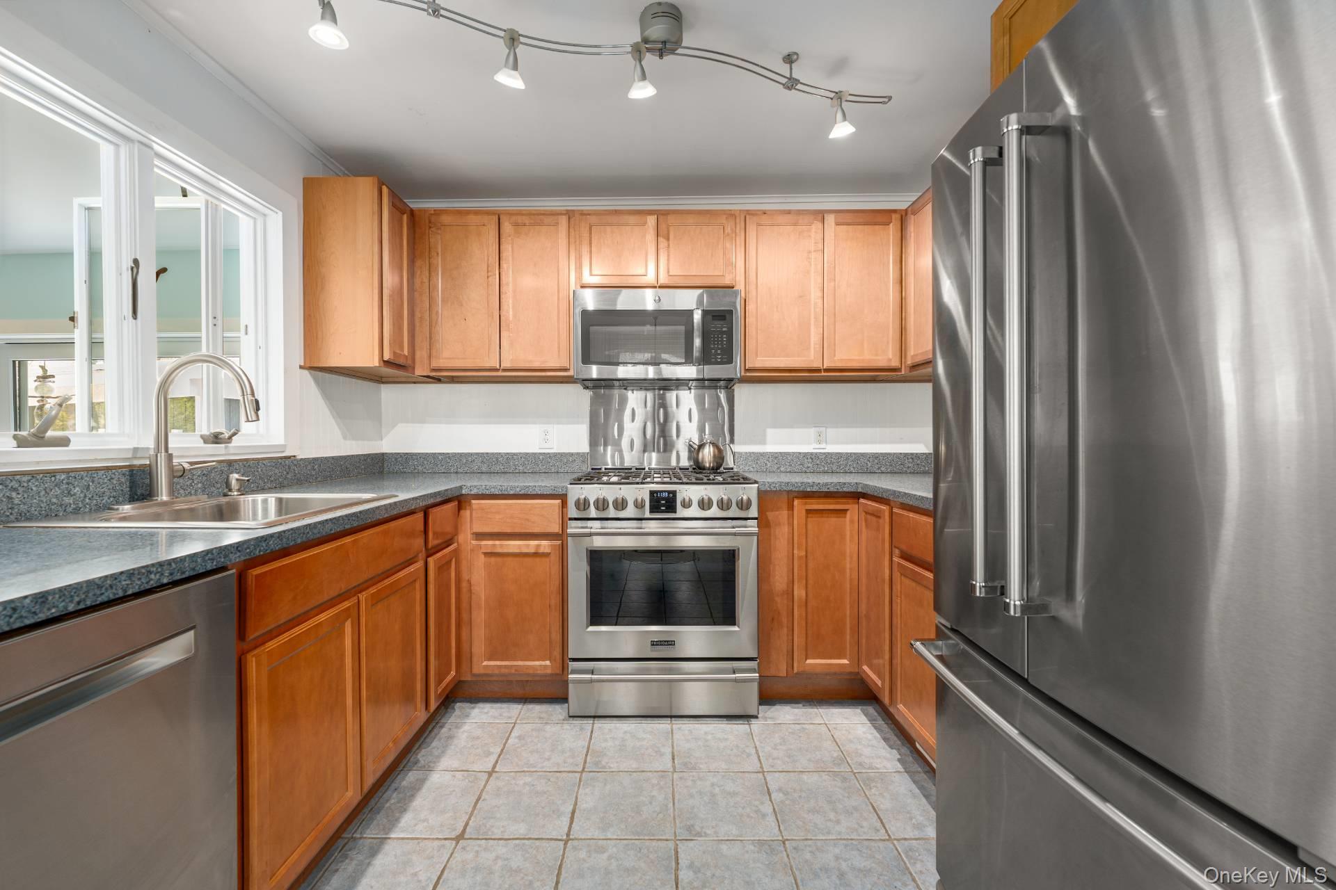 865 Track Avenue – For Sale photo 7