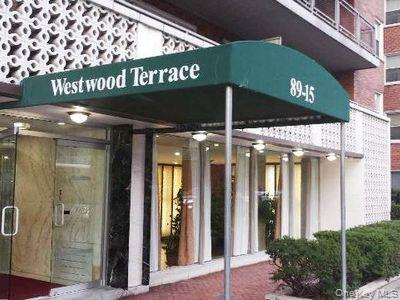89-15 Parsons Boulevard, Unit 10E