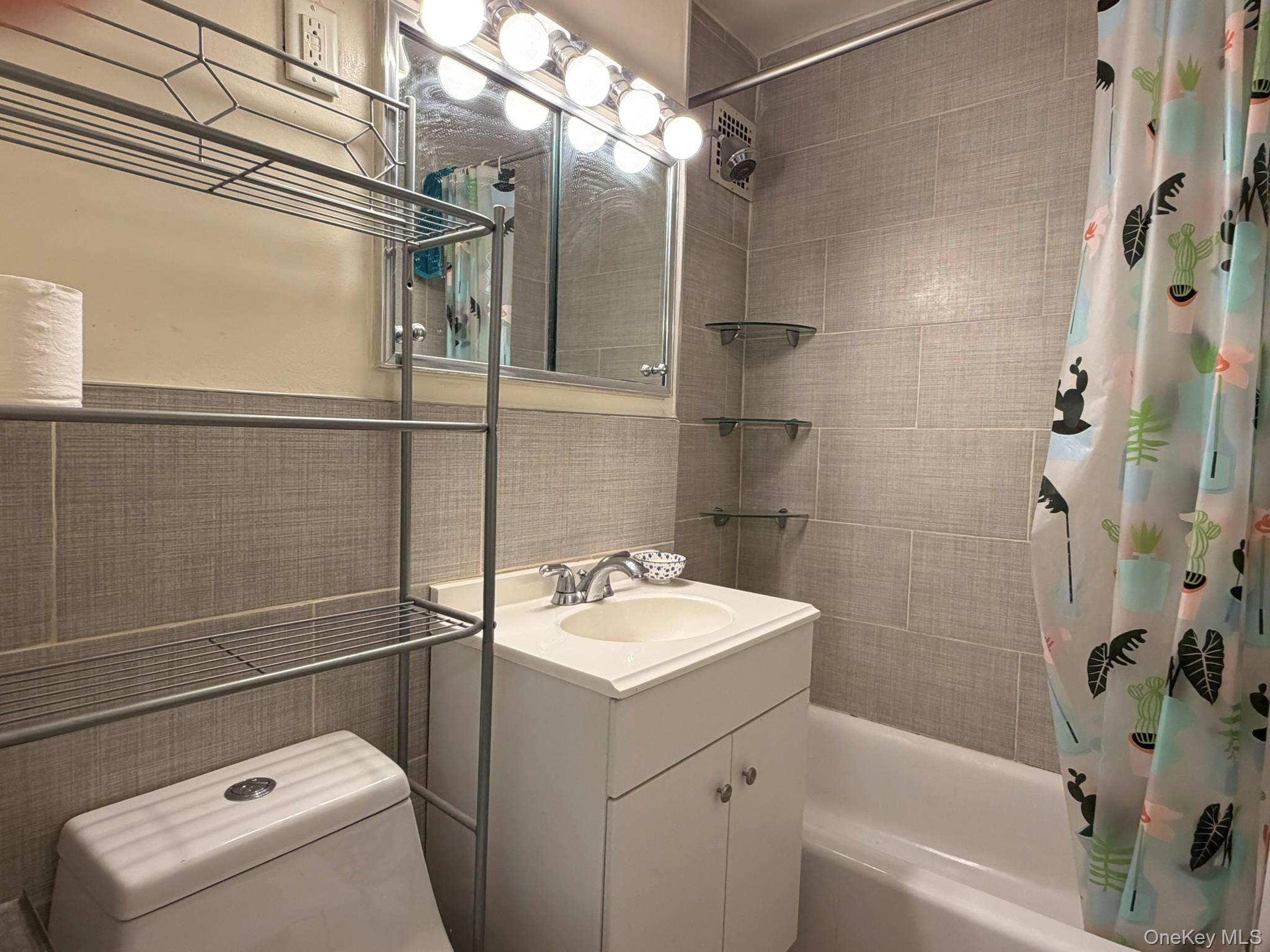 185 S Middle Neck Road, Unit 3G photo 10