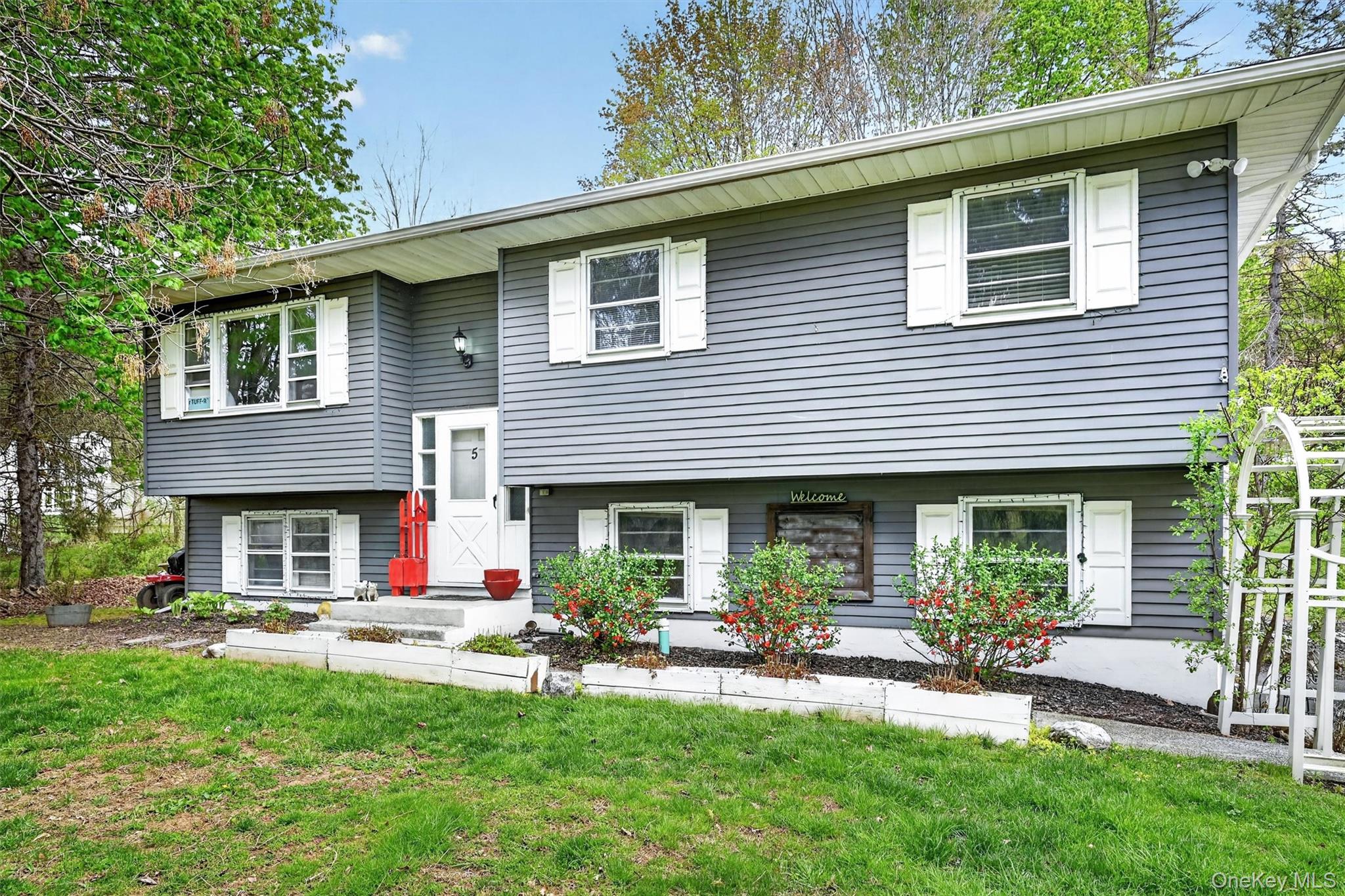 5 Regelski Drive – For Sale photo 2