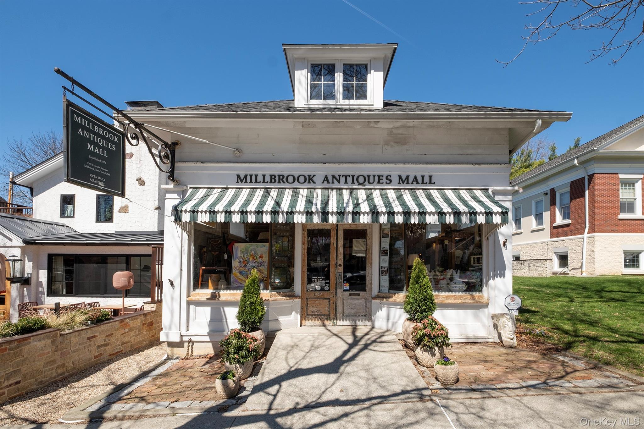 3301 Franklin Avenue – For Sale