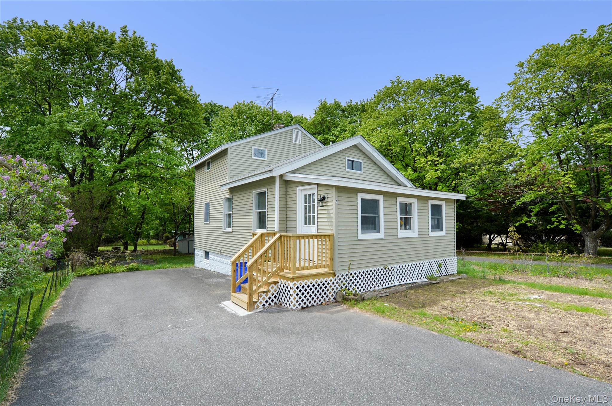 7 Pioneer Avenue – For Sale photo 2