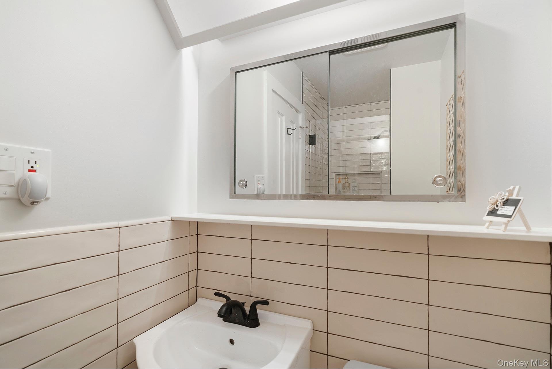 123 Windward – For Rent photo 17