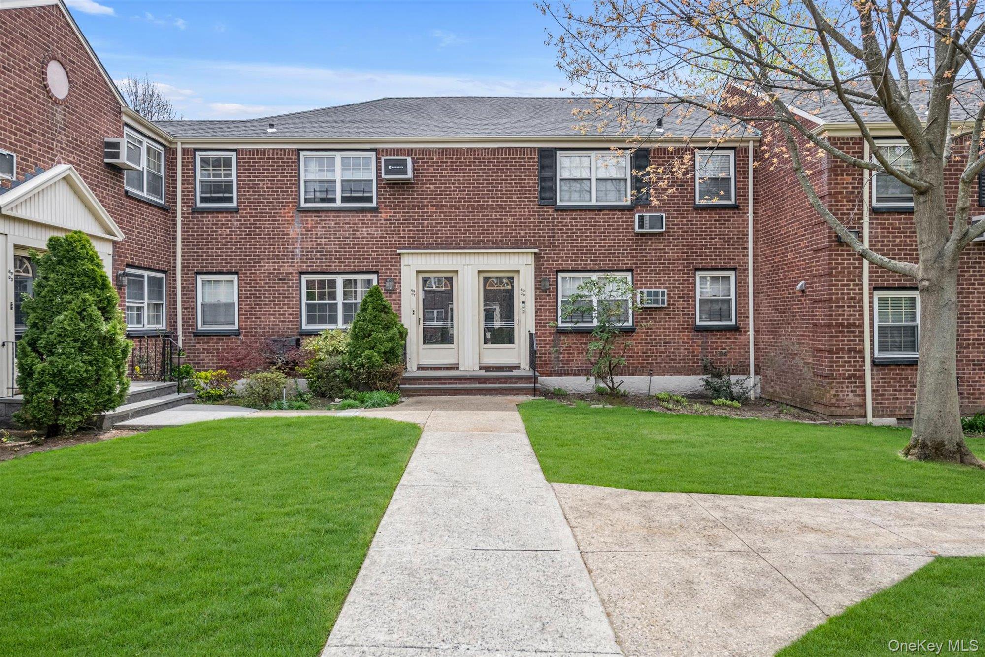 6939 213th Street, Unit 218