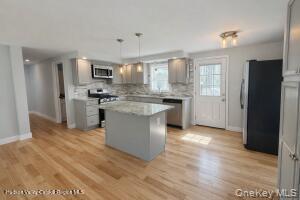40 Cathy Jo Place – For Sale photo 3