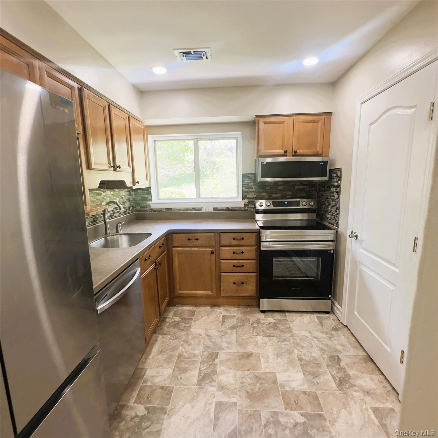 26 Cooper Drive, Unit 603 photo 7