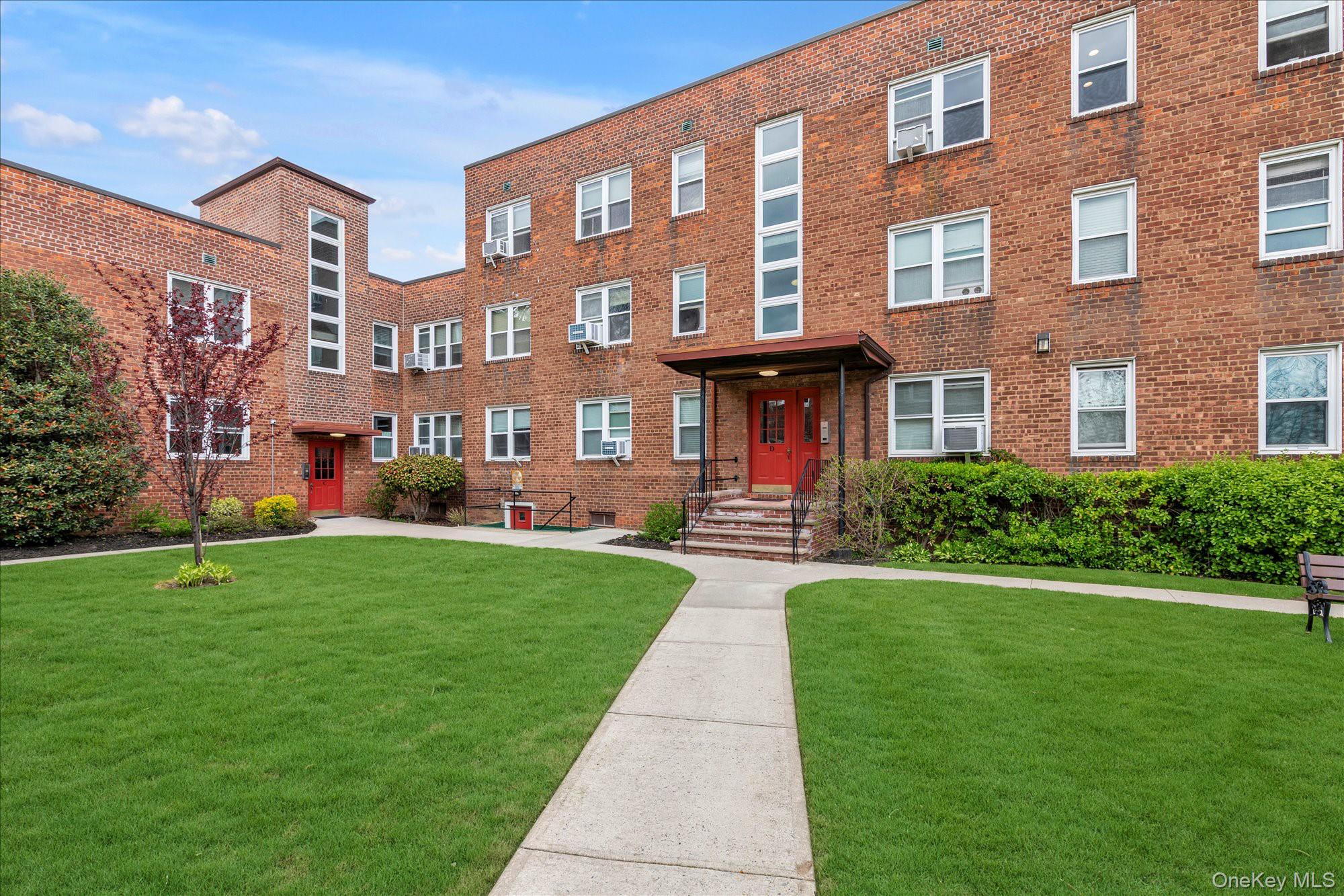 275 Maple Avenue, Unit D6 photo 3