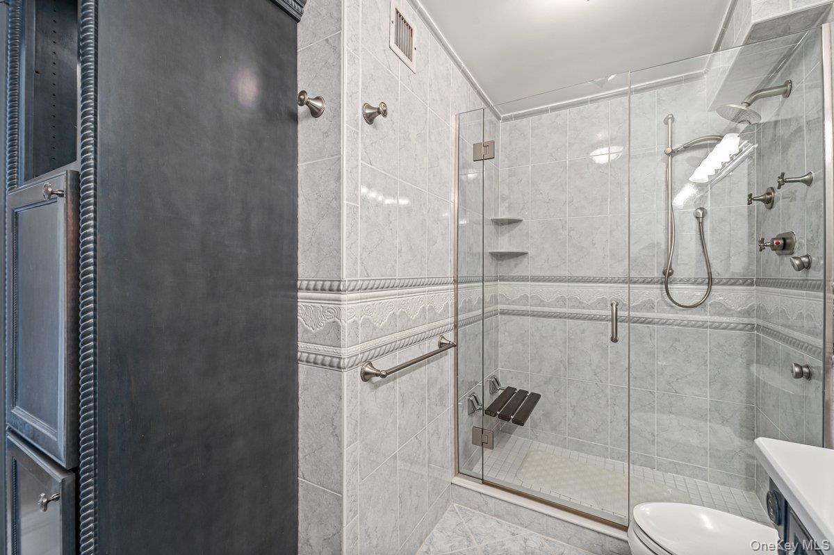 166-25 Powells Cove Boulevard, Unit 15D photo 27