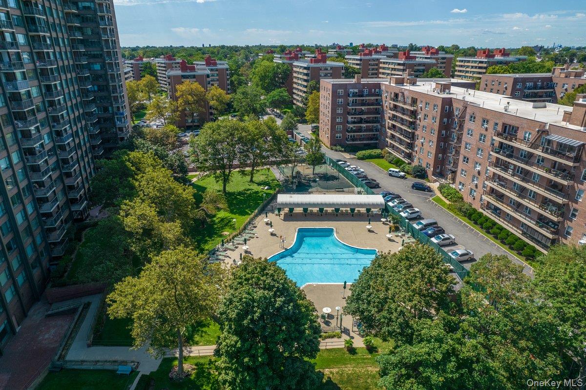 166-25 Powells Cove Boulevard, Unit 15D photo 2