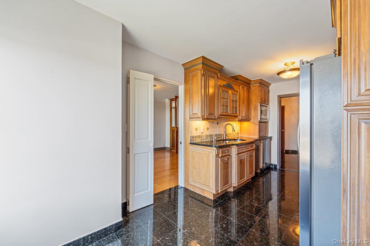 166-25 Powells Cove Boulevard, Unit 15D photo 39