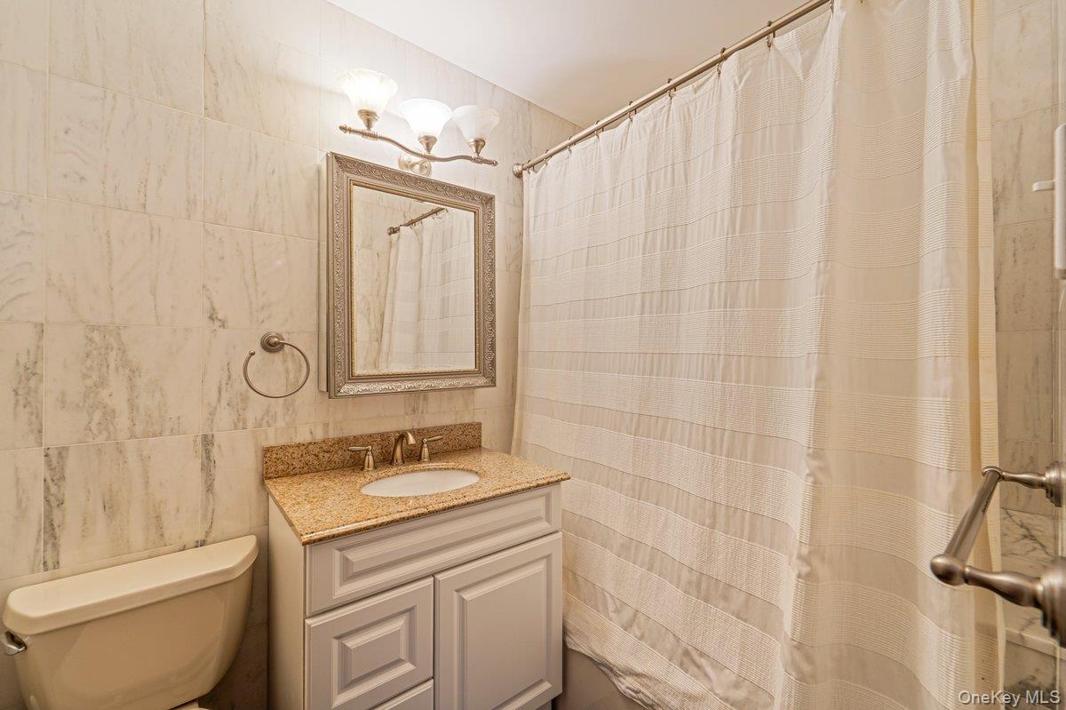 166-25 Powells Cove Boulevard, Unit 15D photo 25