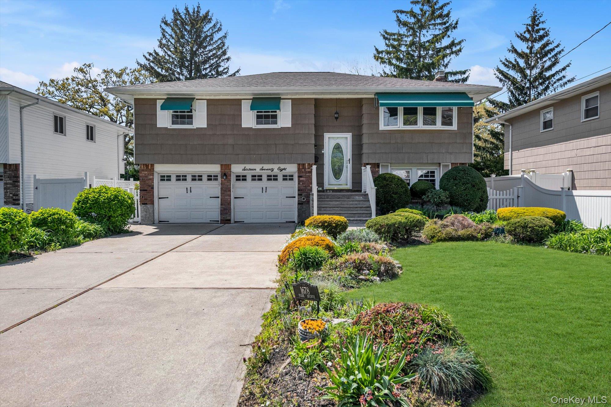 1678 Park Avenue – For Sale