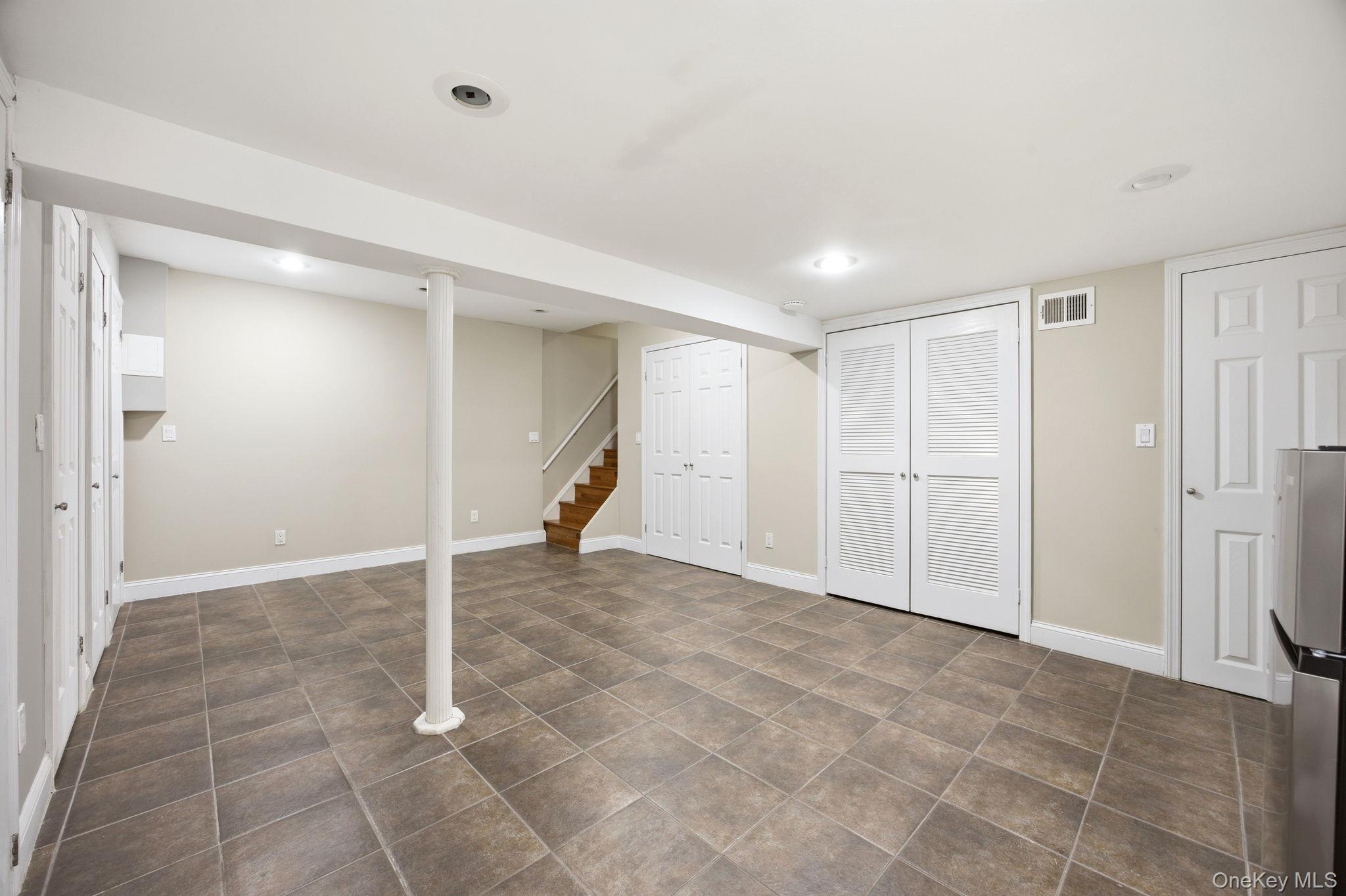 6933 Little Neck Parkway – For Sale photo 31