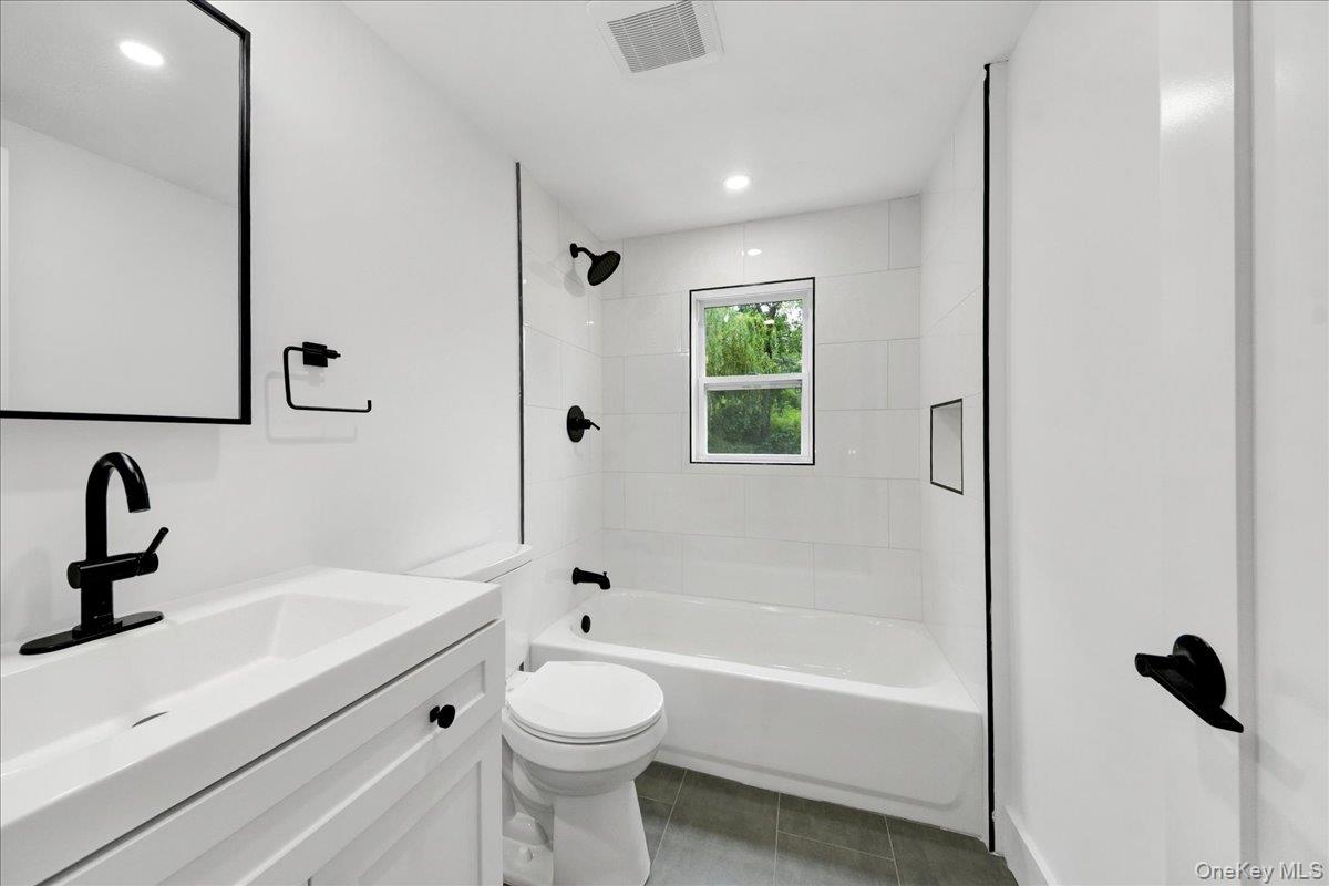 16 TIGER Road – For Sale photo 14