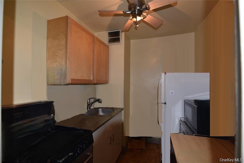 54-40 Little Neck Parkway, Unit 4A photo 5