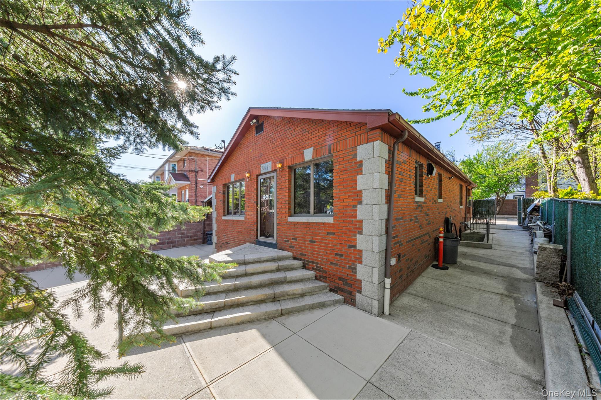 204-19 46 Road – For Sale photo 2