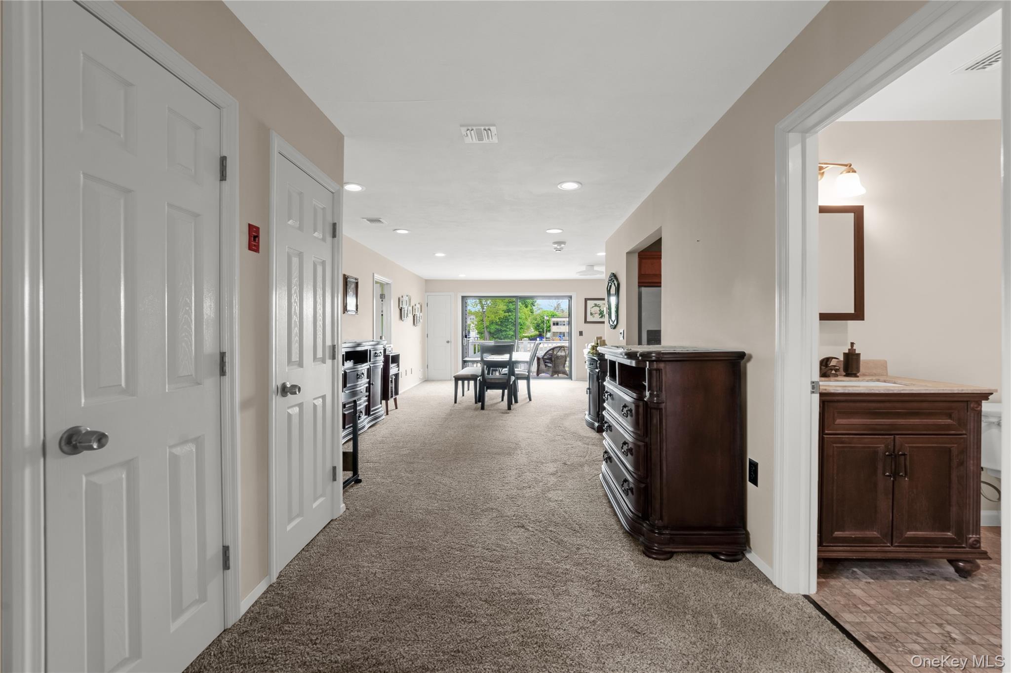 41 Cambridge Drive W – For Sale photo 2