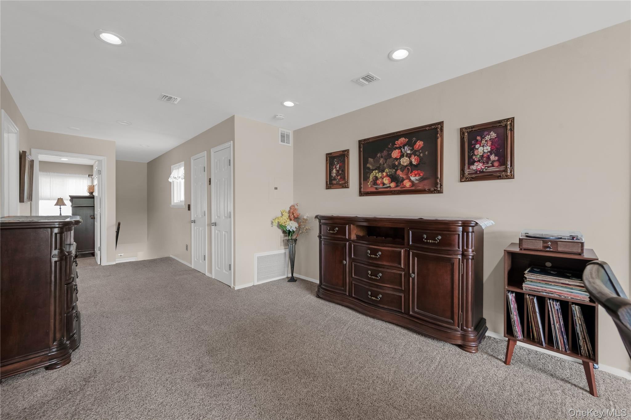 41 Cambridge Drive W – For Sale photo 3