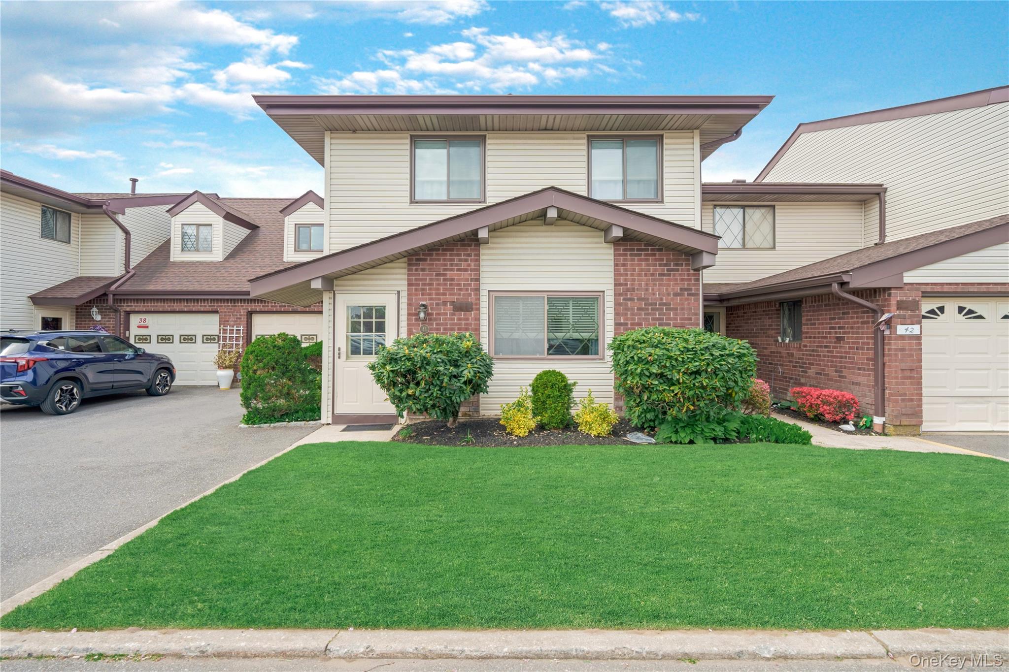 41 Cambridge Drive W – For Sale