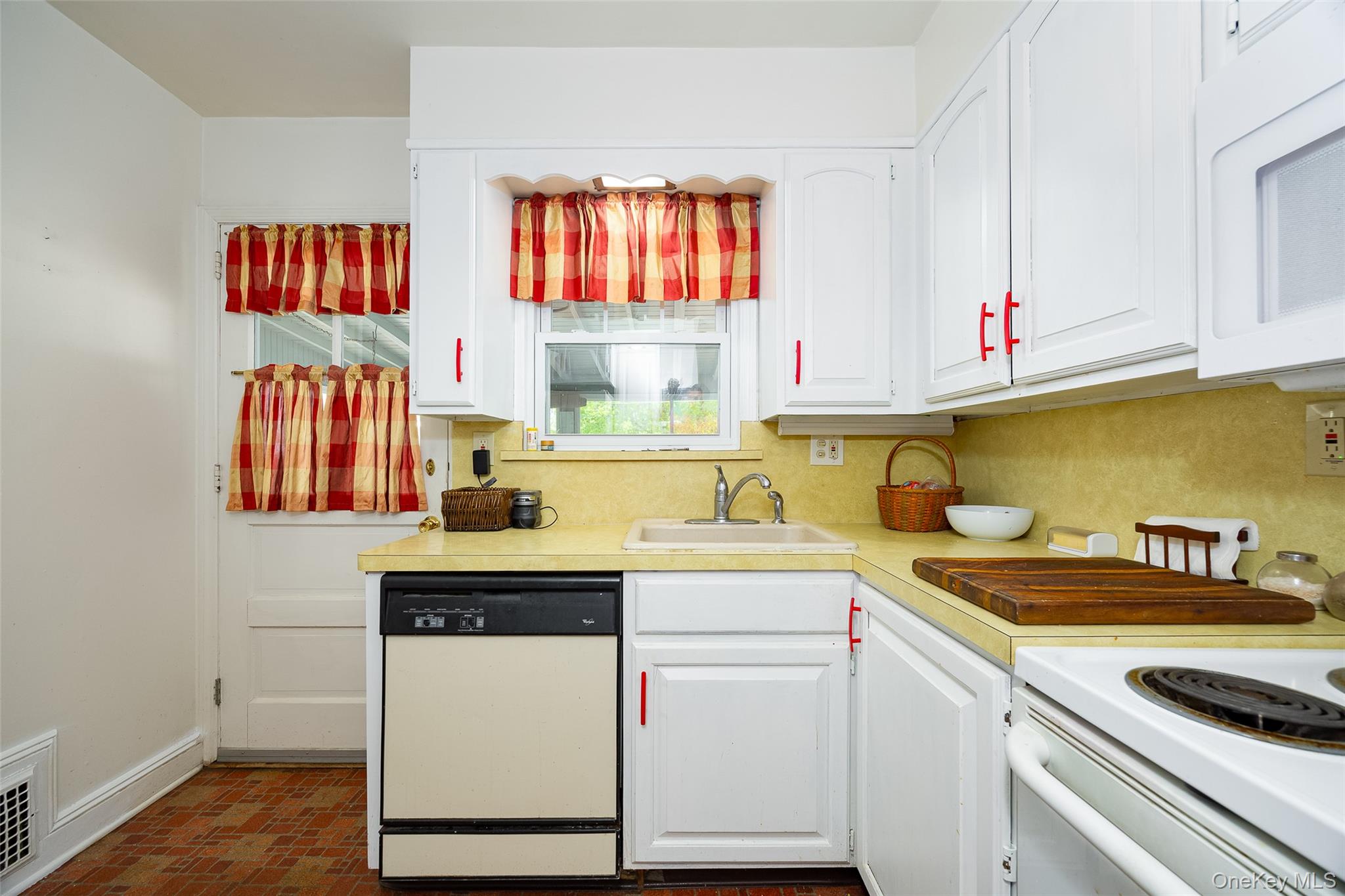 31 Kingston Avenue – For Sale photo 10