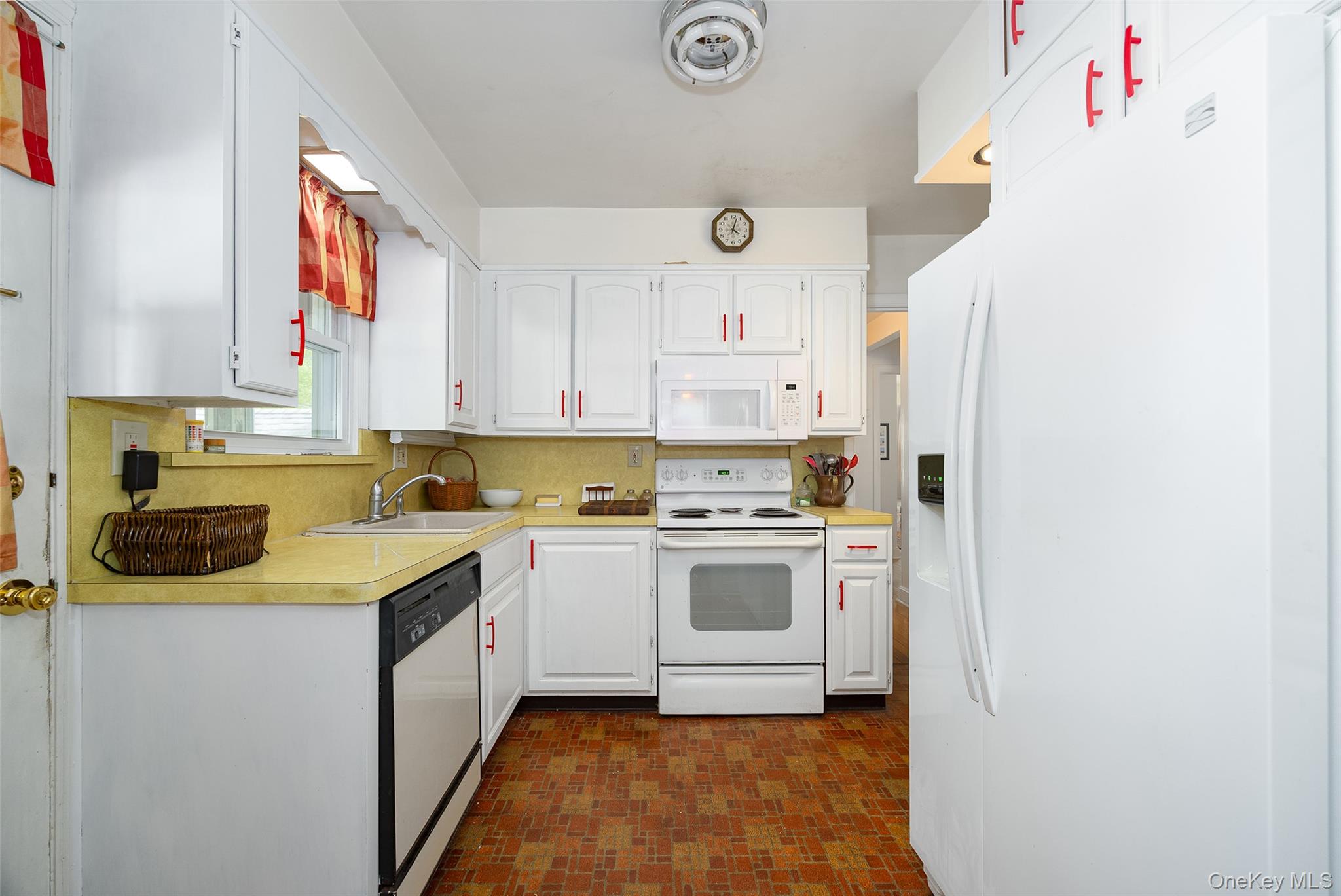 31 Kingston Avenue – For Sale photo 11