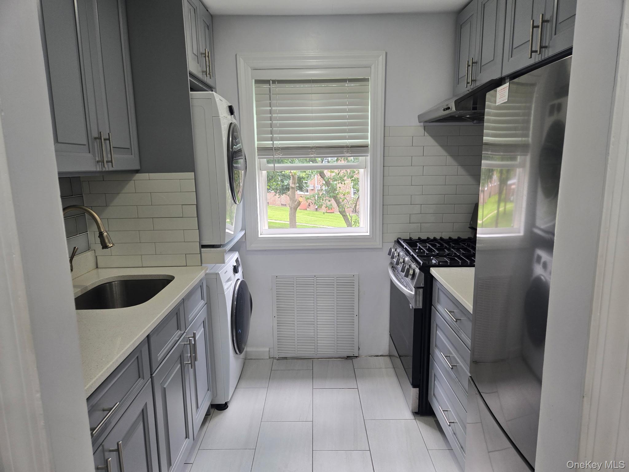 224-14 Kingsbury Avenue, Unit B photo 2