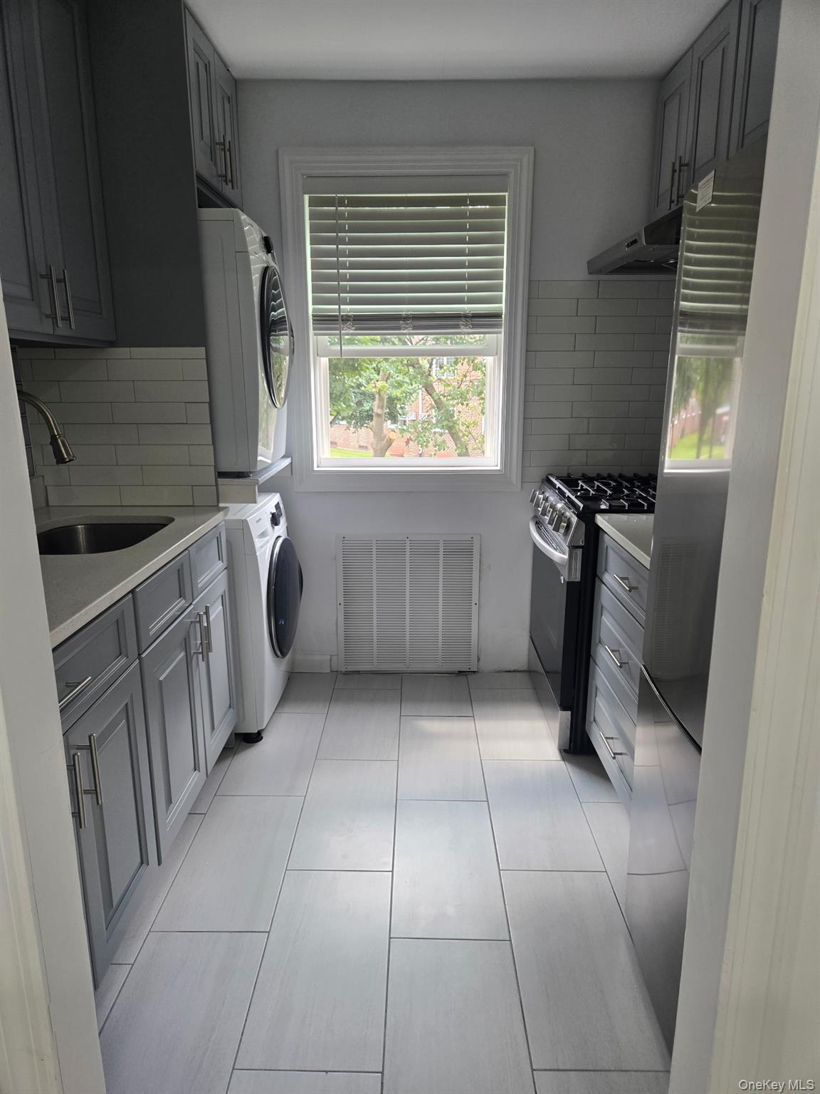 224-14 Kingsbury Avenue, Unit B photo 3