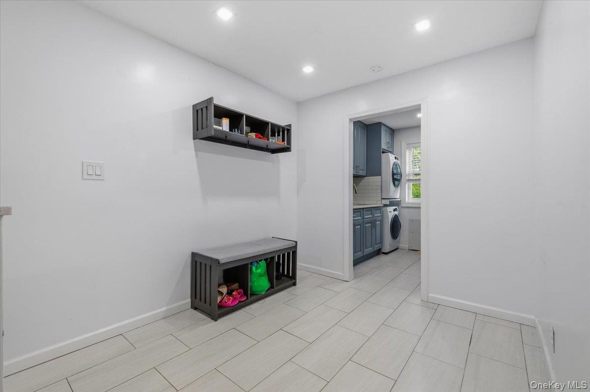 224-14 Kingsbury Avenue, Unit B photo 5