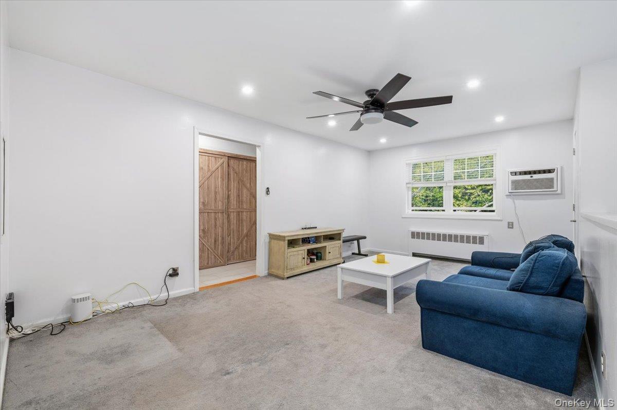 224-14 Kingsbury Avenue, Unit B photo 7