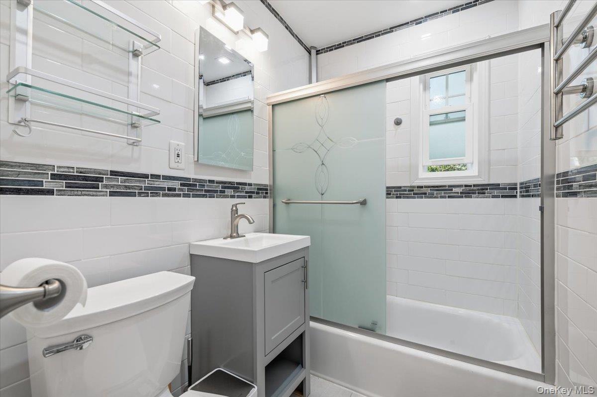 224-14 Kingsbury Avenue, Unit B photo 20