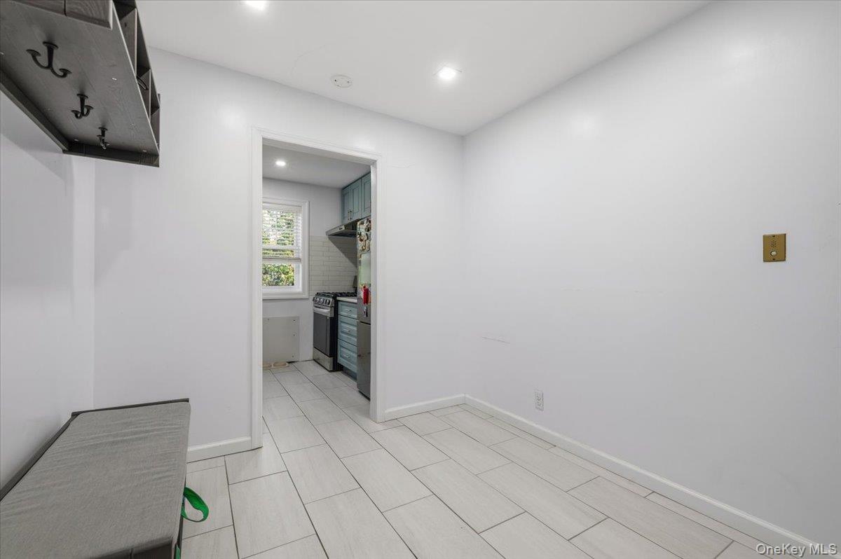 224-14 Kingsbury Avenue, Unit B photo 4