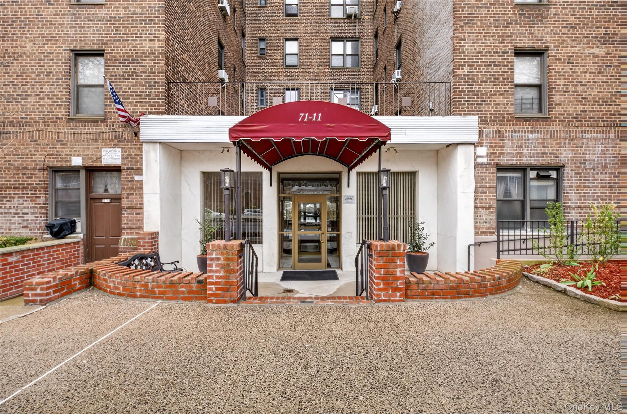 71-11 Yellowstone Boulevard, Unit 4B photo 2