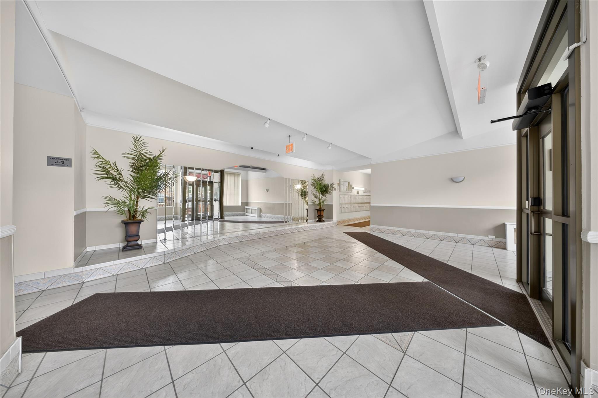 71-11 Yellowstone Boulevard, Unit 4B photo 15