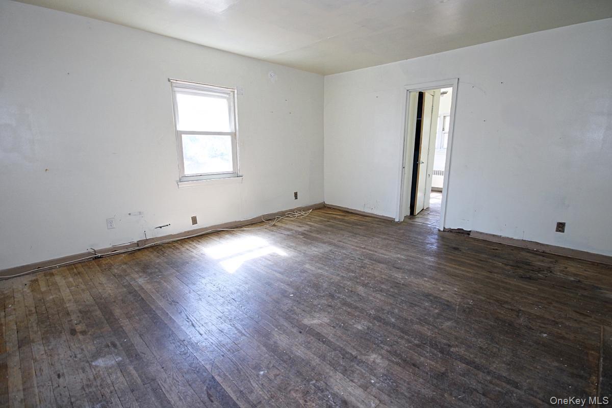 1051 victory Boulevard – For Sale photo 2