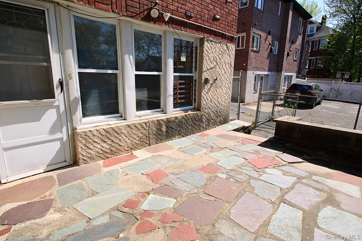 1051 victory Boulevard – For Sale photo 6