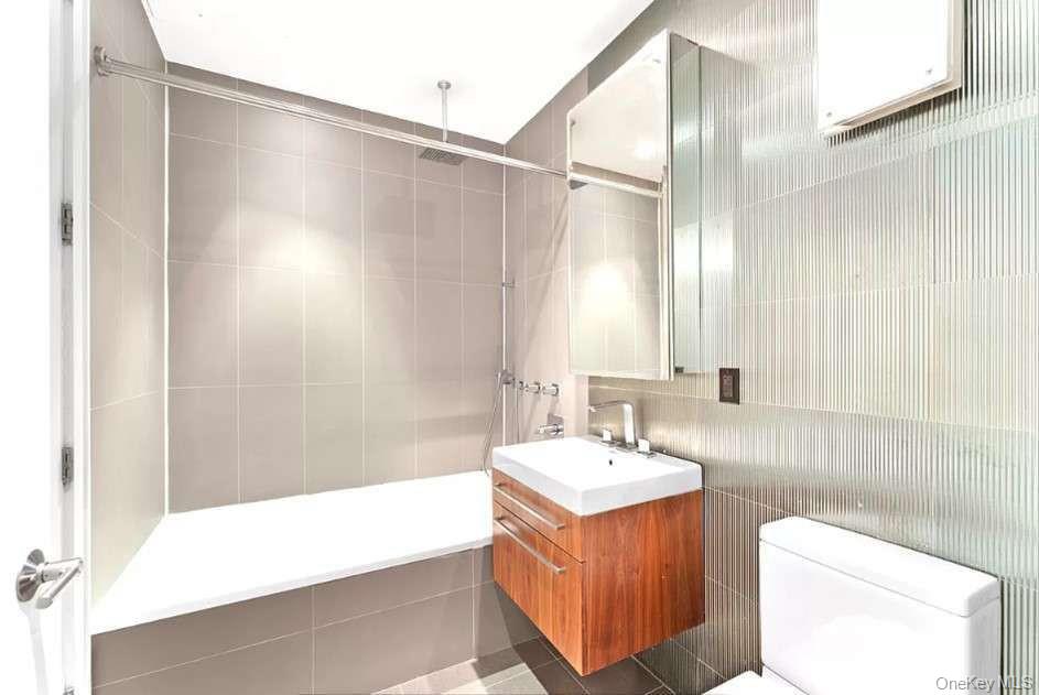 26-26 Jackson Avenue, Unit 303 photo 5
