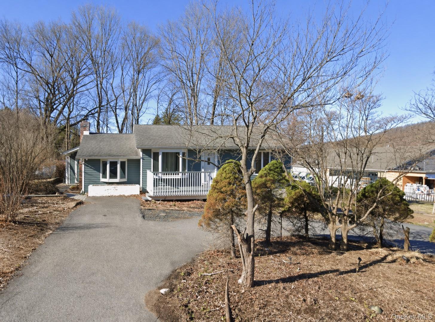 6 Merriewold Lane S – For Sale