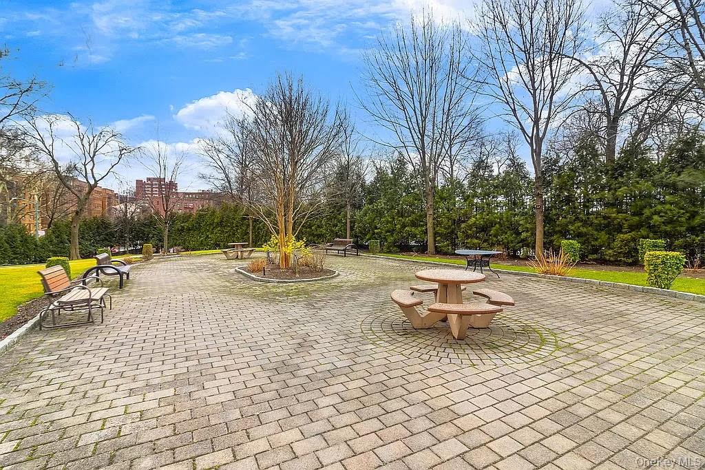 8 Fordham Hill Oval, Unit 10B photo 12