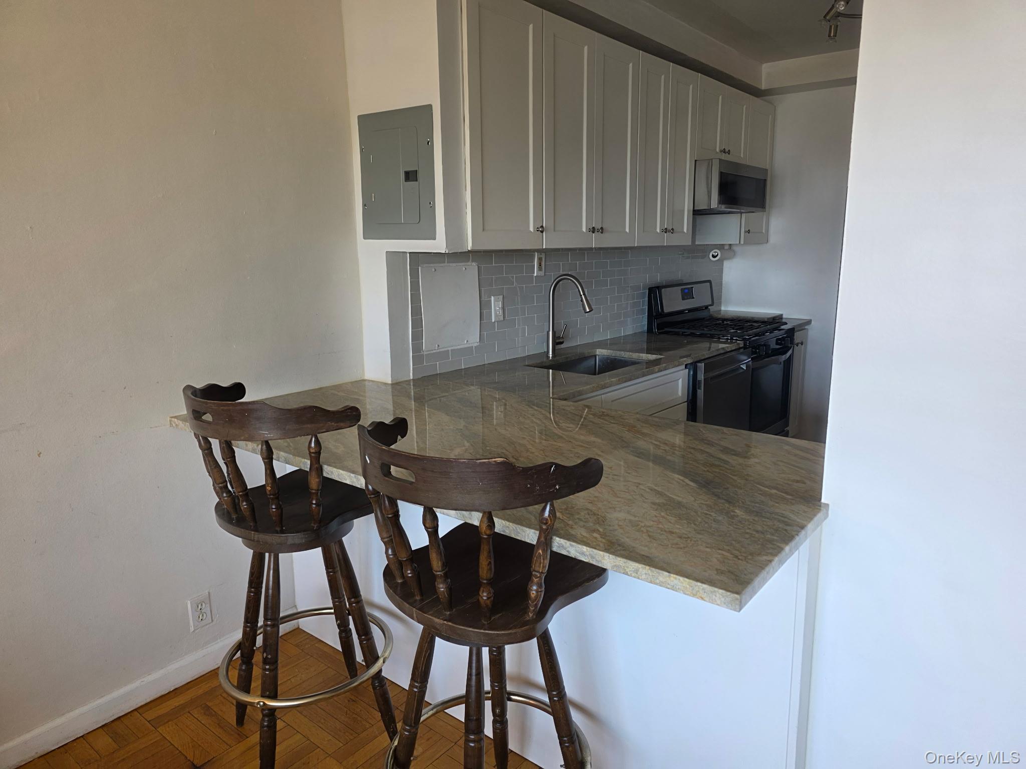 8 Fordham Hill Oval, Unit 10B photo 11