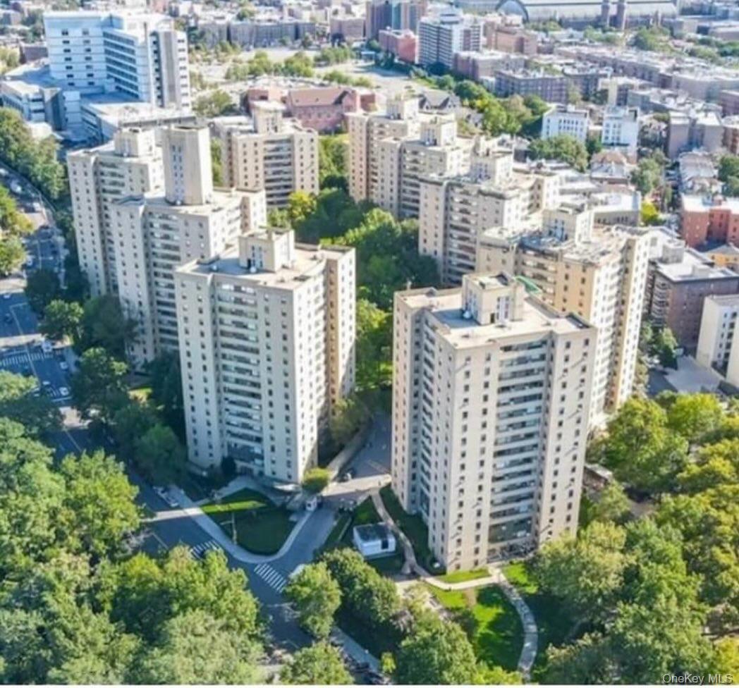 8 Fordham Hill Oval, Unit 10B