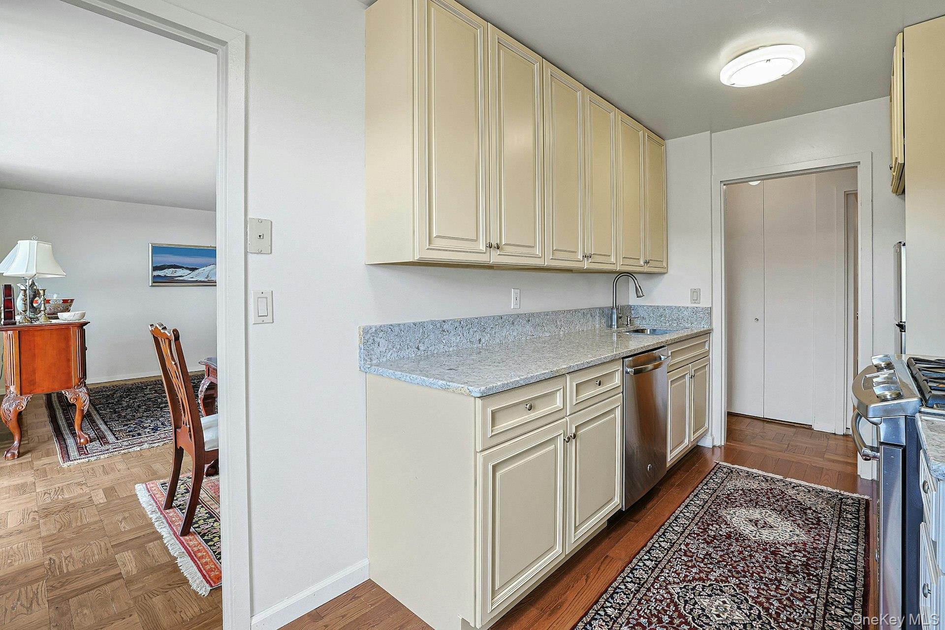 499 N Broadway, Unit 7i photo 17