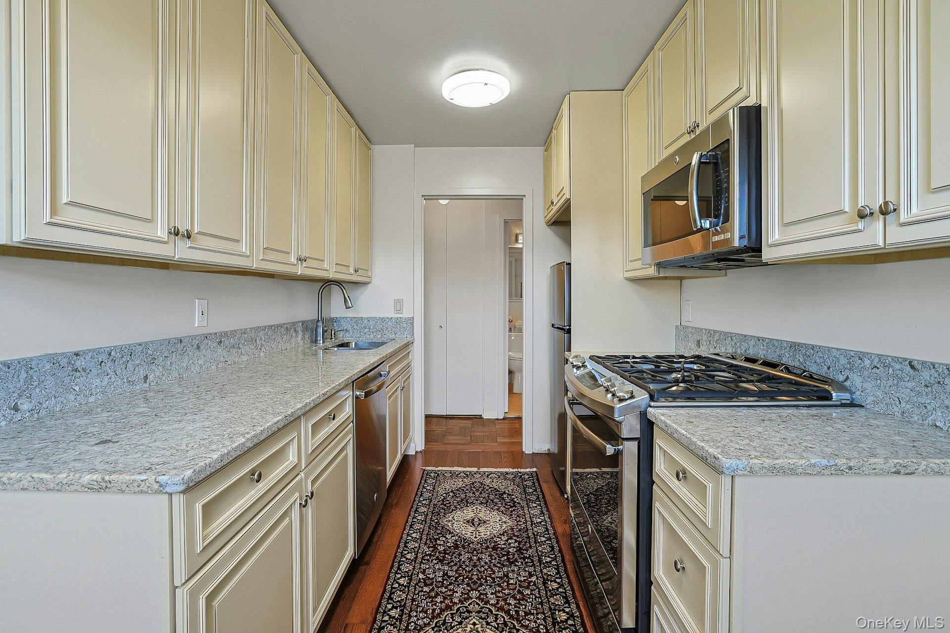 499 N Broadway, Unit 7i photo 6