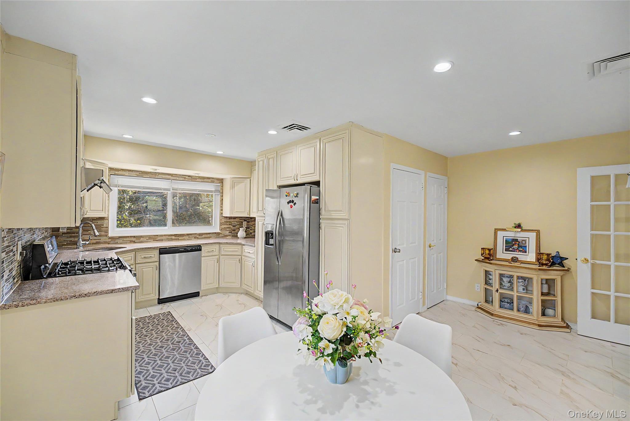 31 Edgemere Dr – For Sale photo 10