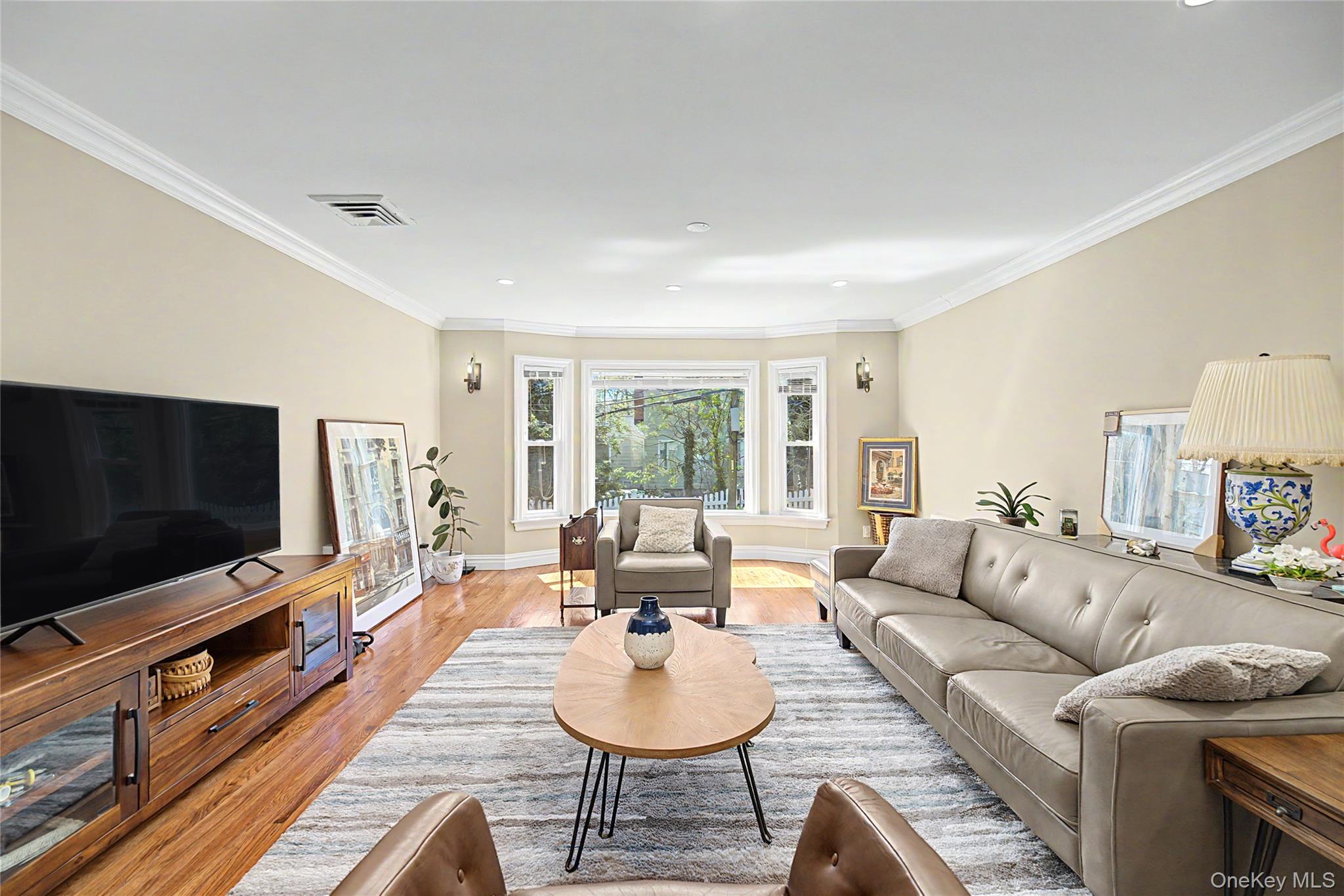 31 Edgemere Dr – For Sale photo 2
