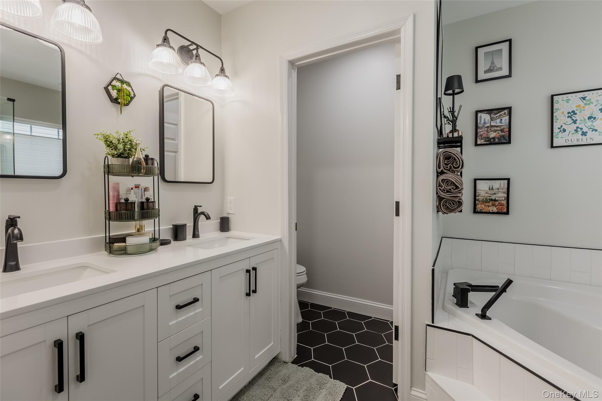 6 Julia Circle, Unit 6 photo 12