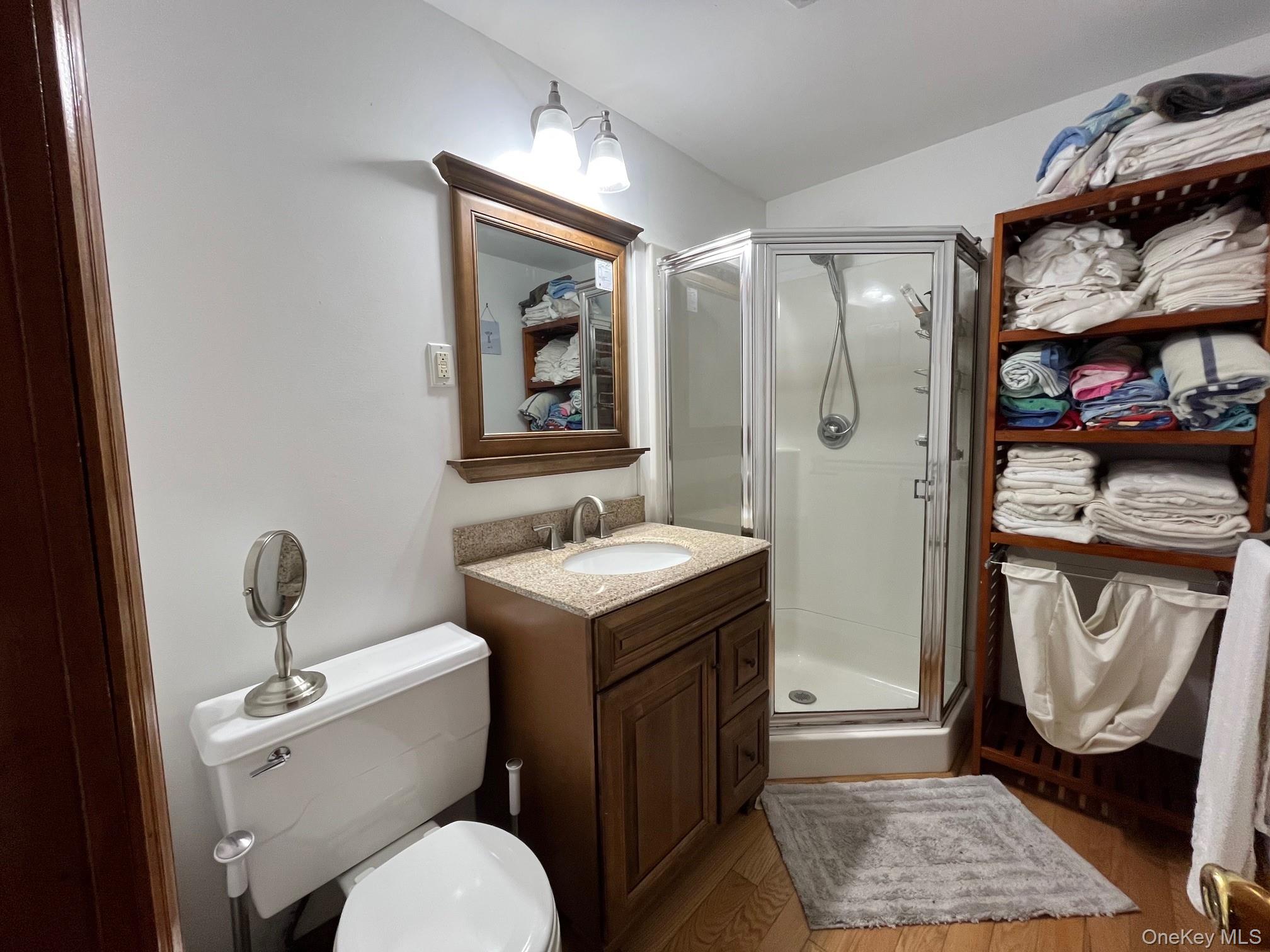 896 Evergreen – For Rent photo 10